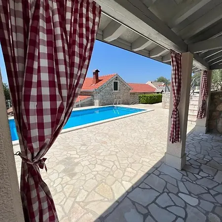 Antini Dvori Willa Imotski