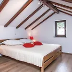 Antini Dvori Villa *