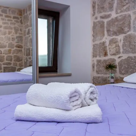 Antini Dvori