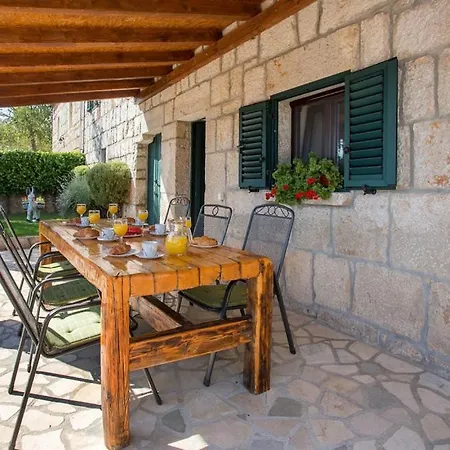 Antini Dvori Villa