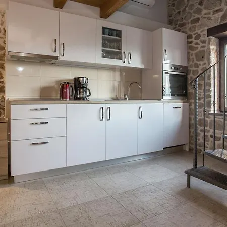 Antini Dvori Villa