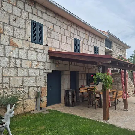 Antini Dvori