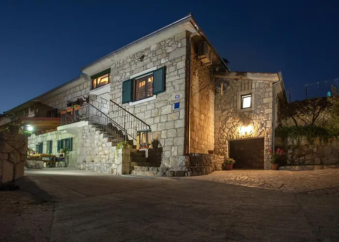 Antini Dvori ヴィラ イモツキ