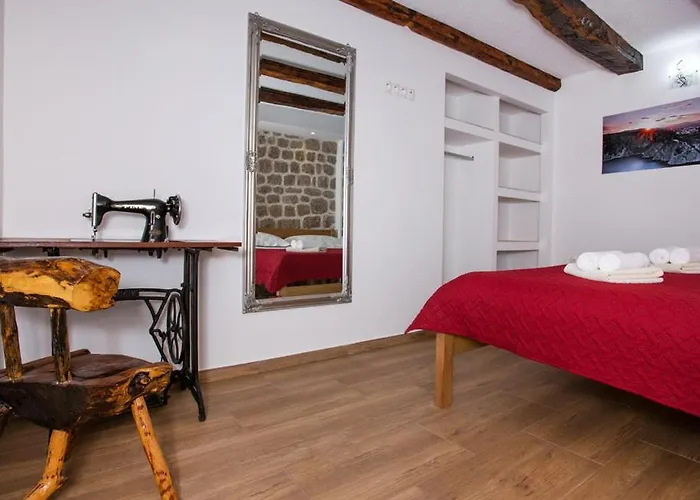 Antini Dvori イモツキ