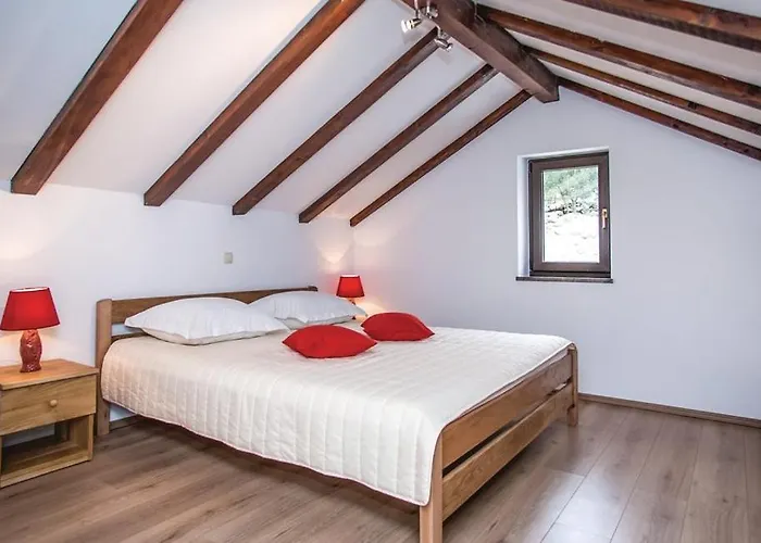 Antini Dvori Villa *