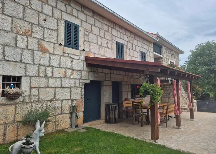 Antini Dvori