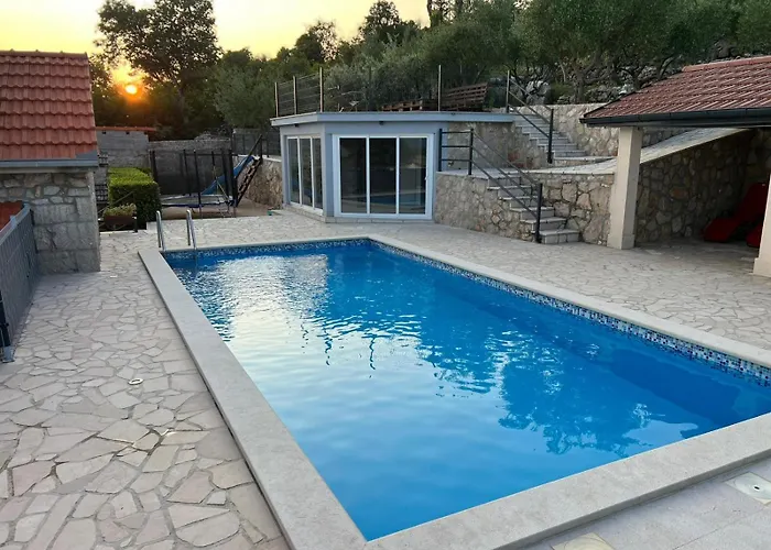 Antini Dvori *
